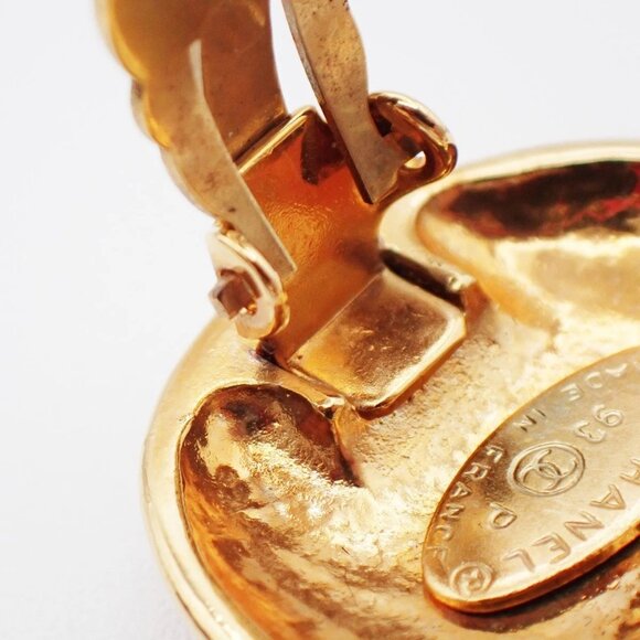 CHANEL CC Logo Round Button Earrings Clip-On 93 P Gold France Vintage 80RF530 - Picture 7 of 9